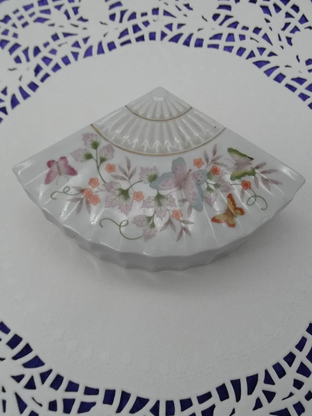 Avon 1980 Hand Crafted Porcelain Fan Shape Trinket Jewelry Box